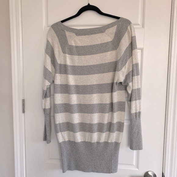 Aritzia Talula Medium Sweater - Picture 2 of 4